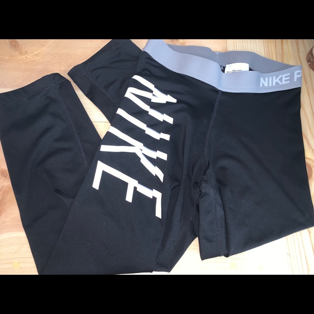 ✰Nike Pro cropped leggings✰